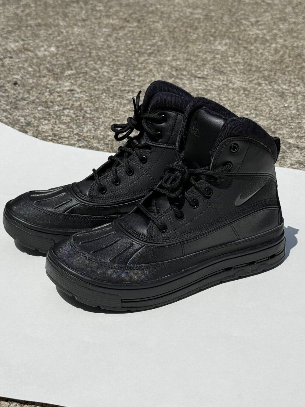 NIKE ACG Woodside 2 High GS Triple Black Boot Youth's Size 7Y Black